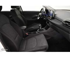 Hyundai i30 1.5 DPI Klass SLX 110 de 2024 con 10.754 Km por 19.300 EUR. en Barcelona