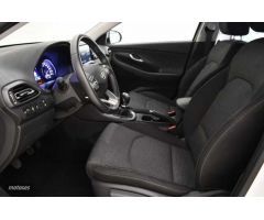 Hyundai i30 1.5 DPI Klass SLX 110 de 2024 con 10.754 Km por 19.300 EUR. en Barcelona