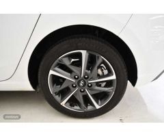 Hyundai i30 1.5 DPI Klass SLX 110 de 2024 con 10.754 Km por 19.300 EUR. en Barcelona