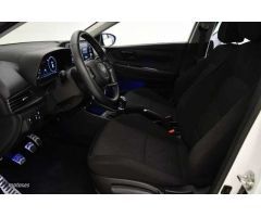 Hyundai Bayon 1.0 TGDI 48V Maxx de 2024 con 27.315 Km por 17.900 EUR. en Girona