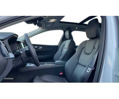Volvo XC 60 2.0 T6 RECHARGE PLUS DARK AUTO 4WD 350 5P de 2023 con 18.322 Km por 49.900 EUR. en Madri
