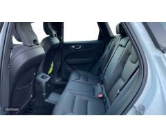 Volvo XC 60 2.0 T6 RECHARGE PLUS DARK AUTO 4WD 350 5P de 2023 con 18.322 Km por 49.900 EUR. en Madri