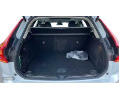 Volvo XC 60 2.0 T6 RECHARGE PLUS DARK AUTO 4WD 350 5P de 2023 con 18.322 Km por 49.900 EUR. en Madri