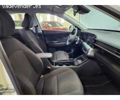 Hyundai Kona 1.6 GDI HEV Maxx DCT de 2023 con 20.000 Km por 27.490 EUR. en Madrid