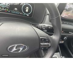 Hyundai Kona 1.6 GDI HEV Maxx DCT de 2023 con 9.880 Km por 25.500 EUR. en Madrid