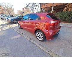 Kia Rio 1.2i 84cv (GPS+CAMARA TRAS) de 2015 con 150.000 Km por 6.950 EUR. en Madrid