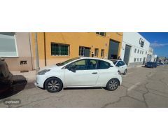 Peugeot 208 Access de 2013 con 295.000 Km por 3.000 EUR. en Malaga