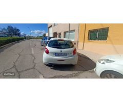 Peugeot 208 Access de 2013 con 295.000 Km por 3.000 EUR. en Malaga
