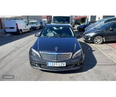 Mercedes Clase C C 180 Berlina de 2011 con 155.000 Km por 9.000 EUR. en Salamanca