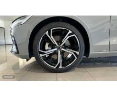 Volvo V 60 Plus, B4 Mild Hybrid, Gasolina, Dark de 2024 con 7 Km por 47.900 EUR. en Barcelona