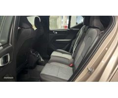 Volvo XC40 2.0 B3 CORE AUTO 163 5P de 2024 con 17.076 Km por 33.900 EUR. en Valencia