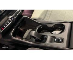 Volvo XC40 2.0 B3 CORE AUTO 163 5P de 2024 con 17.076 Km por 33.900 EUR. en Valencia