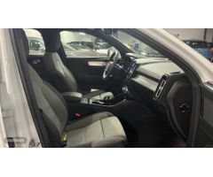 Volvo XC40 Core, B3 Mild Hybrid, Gasolina de 2024 con 24.800 Km por 33.900 EUR. en Valencia