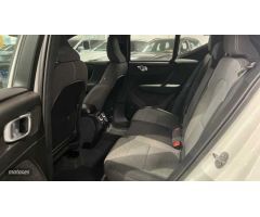 Volvo XC40 Core, B3 Mild Hybrid, Gasolina de 2024 con 24.800 Km por 33.900 EUR. en Valencia