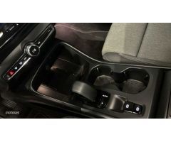 Volvo XC40 Core, B3 Mild Hybrid, Gasolina de 2024 con 24.800 Km por 33.900 EUR. en Valencia