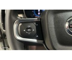Volvo XC40 Core, B3 Mild Hybrid, Gasolina de 2024 con 24.800 Km por 33.900 EUR. en Valencia