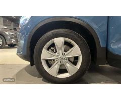 Volvo XC40 XC40 Core, B3 Mild Hybrid, Gasolina de 2024 con 27.100 Km por 33.900 EUR. en Valencia