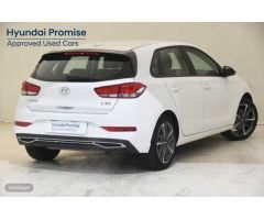 Hyundai i30 1.5 DPI Klass SLX 110 de 2022 con 16.760 Km por 15.800 EUR. en Girona