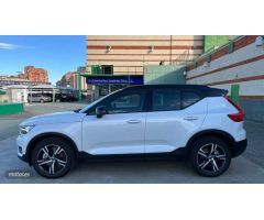 Volvo XC40 2.0 D4 R-DESIGN 4WD AUTO 190 5P de 2020 con 111.617 Km por 31.900 EUR. en Zamora