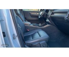 Volvo XC40 2.0 D4 R-DESIGN 4WD AUTO 190 5P de 2020 con 111.617 Km por 31.900 EUR. en Zamora