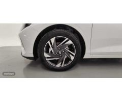 Hyundai i20 1.0 TGDI Klass 100 de 2023 con 11.887 Km por 15.900 EUR. en Barcelona