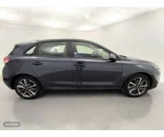 Hyundai i30 1.5 DPI Klass SLX 110 de 2024 con 9.381 Km por 18.200 EUR. en Barcelona