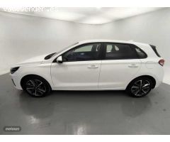 Hyundai i30 1.5 DPI Klass SLX 110 de 2024 con 10.929 Km por 18.200 EUR. en Barcelona
