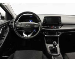 Hyundai i30 1.5 DPI Klass SLX 110 de 2024 con 10.929 Km por 18.200 EUR. en Barcelona