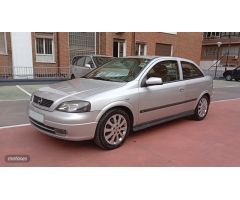 Opel Astra 2.2 16v Sport de 2003 con 116.000 Km por 2.700 EUR. en Madrid