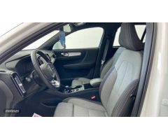 Volvo XC40 2.0 B4 CORE AUTO 197 5P de 2025 con 8 Km por 42.500 EUR. en Cadiz