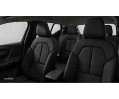 Volvo XC40 2.0 B3 ESSENTIAL AUTO 163 5P de 2025 con 52 Km por 36.850 EUR. en Cadiz