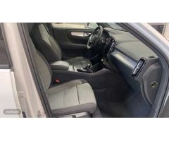 Volvo XC40 Core, B3 Mild Hybrid, Gasolina de 2024 con 30.400 Km por 32.650 EUR. en Navarra