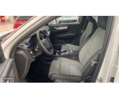 Volvo XC40 Core, B3 Mild Hybrid, Gasolina de 2024 con 30.400 Km por 32.650 EUR. en Navarra