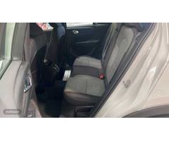Volvo XC40 Core, B3 Mild Hybrid, Gasolina de 2024 con 30.400 Km por 32.650 EUR. en Navarra