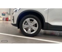 Volvo XC40 Core, B3 Mild Hybrid, Gasolina de 2024 con 30.400 Km por 32.650 EUR. en Navarra