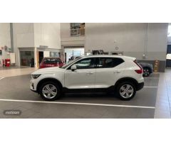 Volvo XC40 Core, B3 Mild Hybrid, Gasolina de 2024 con 30.400 Km por 32.650 EUR. en Navarra