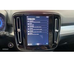 Volvo XC40 Core, B3 Mild Hybrid, Gasolina de 2024 con 30.400 Km por 32.650 EUR. en Navarra