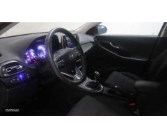 Hyundai i30 1.5 DPI Klass SLX 110 de 2024 con 6.557 Km por 20.990 EUR. en Pontevedra