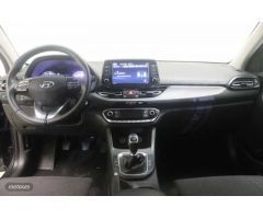 Hyundai i30 1.5 DPI Klass SLX 110 de 2024 con 6.557 Km por 20.990 EUR. en Pontevedra
