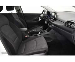 Hyundai i30 1.5 DPI Klass SLX 110 de 2024 con 9.731 Km por 20.990 EUR. en Pontevedra