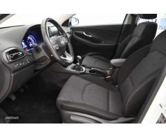 Hyundai i30 1.5 DPI Klass SLX 110 de 2024 con 9.731 Km por 20.990 EUR. en Pontevedra