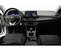 Hyundai i30 1.5 DPI Klass SLX 110 de 2024 con 9.731 Km por 20.990 EUR. en Pontevedra