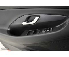 Hyundai i30 1.5 DPI Klass SLX 110 de 2024 con 9.731 Km por 20.990 EUR. en Pontevedra