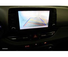 Hyundai i30 1.5 DPI Klass SLX 110 de 2024 con 9.731 Km por 20.990 EUR. en Pontevedra