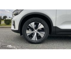 Volvo XC40 2.0 B4 CORE AUTO 5P de 2025 con 1 Km por 40.800 EUR. en Vizcaya