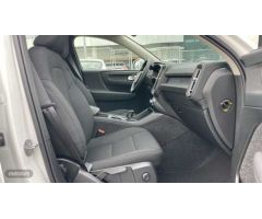 Volvo XC40 2.0 B3 ESSENTIAL AUTO 5P de 2025 con 1 Km por 37.600 EUR. en Vizcaya