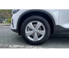 Volvo XC40 2.0 B3 ESSENTIAL AUTO 5P de 2025 con 1 Km por 37.600 EUR. en Vizcaya