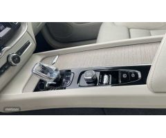 Volvo XC 60 2.0 D B4 INSCRIPTION AUTO 197 5P de 2021 con 46.812 Km por 37.500 EUR. en Madrid