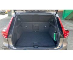 Volvo XC40 1.5 T2 MOMENTUM PRO AUTO 129 5P de 2021 con 46.081 Km por 28.700 EUR. en Zamora