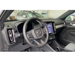 Volvo XC40 2.0 B3 CORE AUTO 163 5P de 2025 con 10 Km por 38.900 EUR. en Cadiz